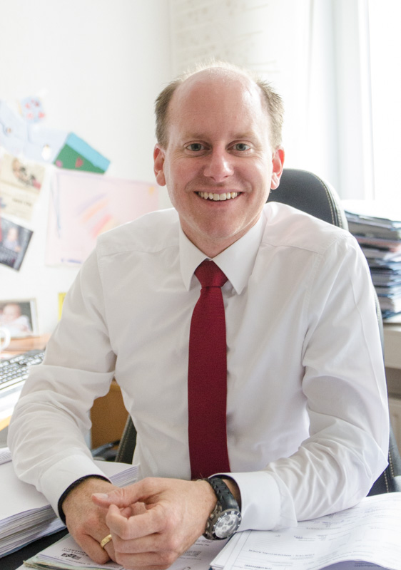 Portrait von Rechtsanwalt Björn Rüschenbaum aus Menden, spezialisiert auf Arbeitsrecht und Kündigungsschutz.