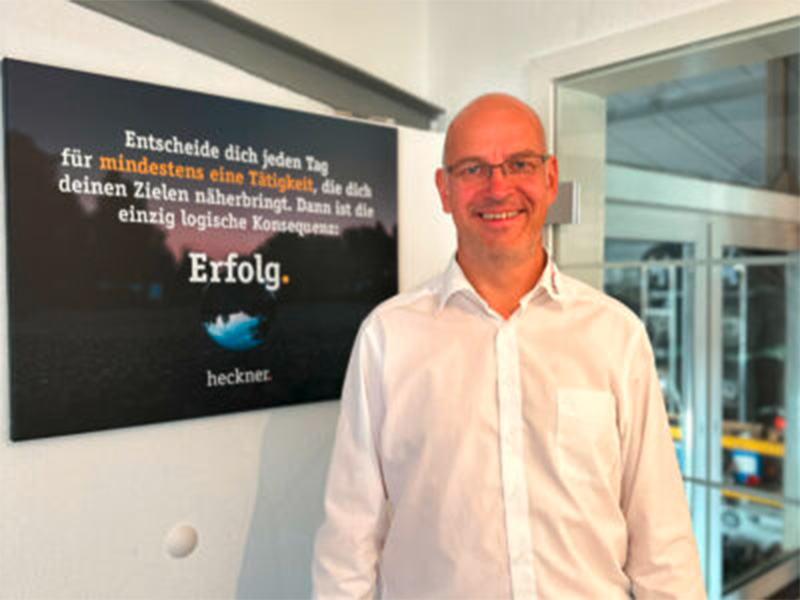 Porträt von Stefan Busch, Inhaber von Elektro Busch in Meinerzhagen, spezialisiert auf Elektroinstallationen und Wallbox-Installationen.